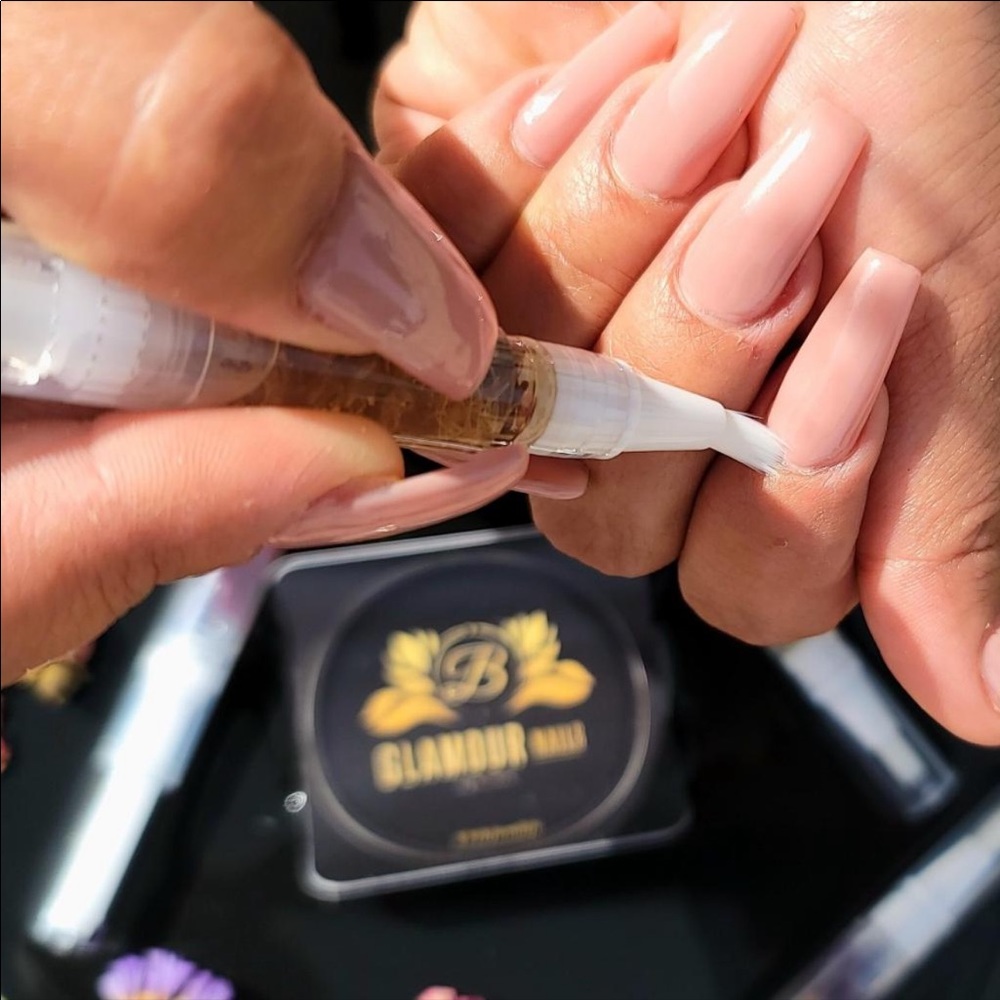 Cuticle nail pen
